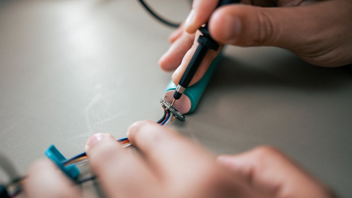 Battery system from a single source - Innovative battery development and battery pack assembly Made in Germany at VRI